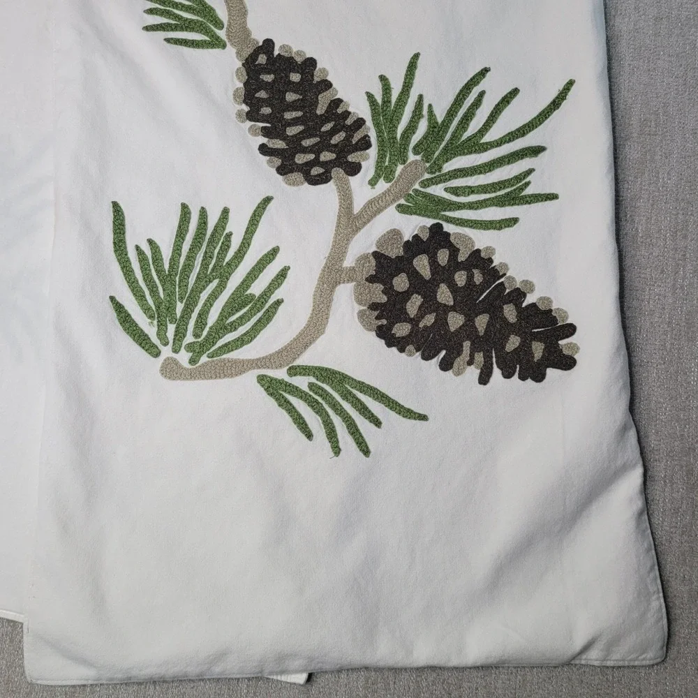 Pottery Barn 2009 Embroidered Pinecone Table Runner Winter Holiday 18x90 RARE